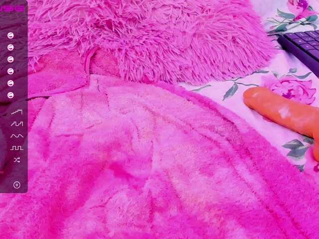 Live sex webcam photo for ScarleetLiz #271060449