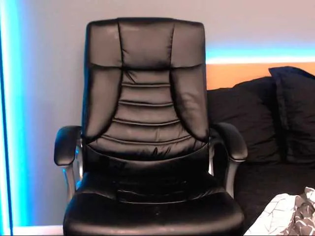 Live sex webcam photo for NinaRosee #271059694