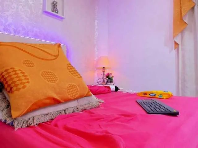 Live sex webcam photo for couplehorny1 #271064627