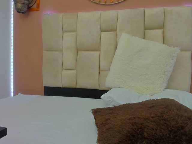 Live sex webcam photo for selenemilf #271060887