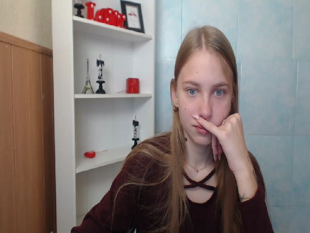 Live sex webcam photo for SshyTeen #271066032