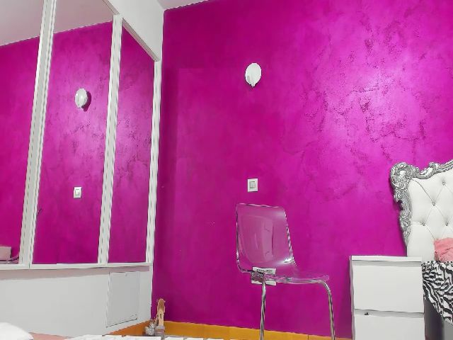 Live sex webcam photo for AimeeTeen #271063405