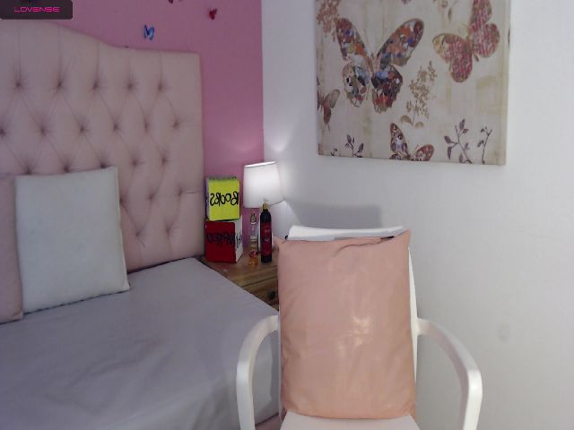 Live sex webcam photo for Crystal_Star9 #271063157