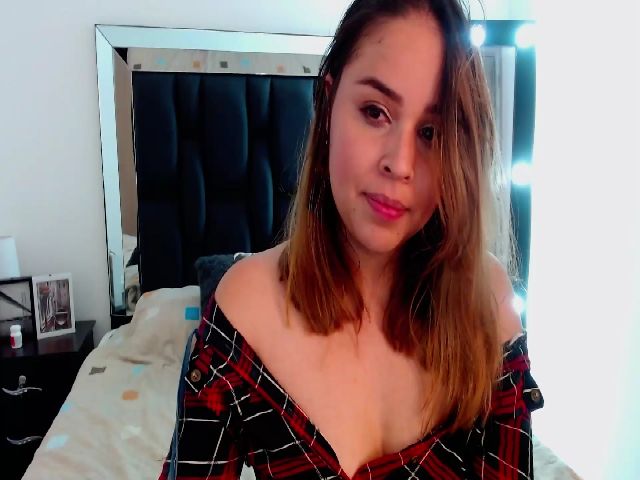 Live sex webcam photo for Sophi_Taylor #271063593