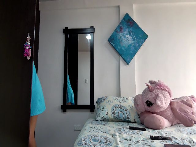 Live sex webcam photo for Aliicia #271070526