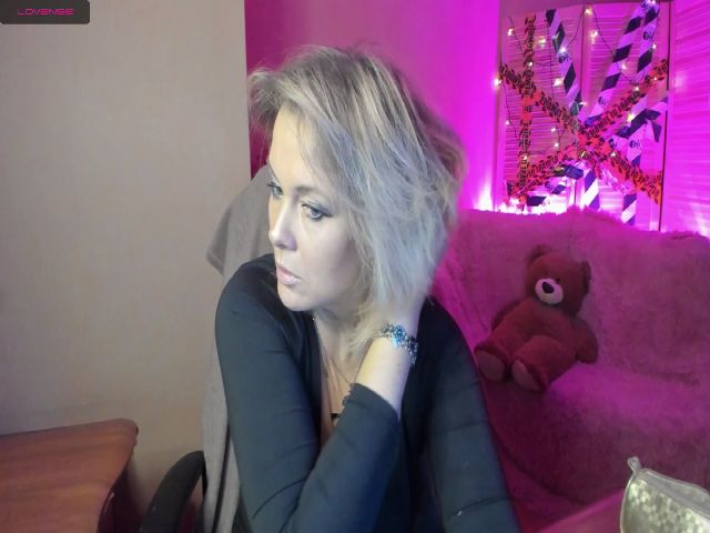 Live sex webcam photo for Lady_Flame5 #271063705