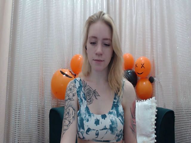 Live sex webcam photo for RedBerryy #271062405