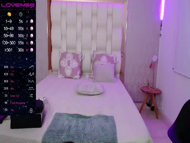 Live sex webcam photo for Emily_evans18 #271065976