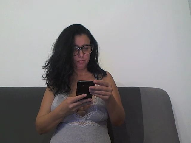 Live sex webcam photo for HotErikka #271069915