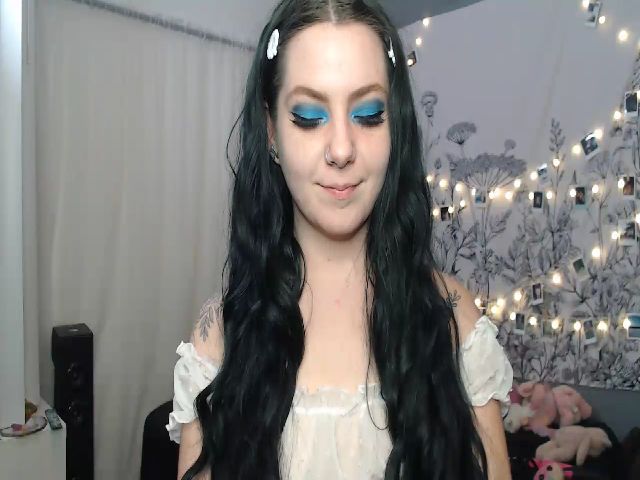 Live sex webcam photo for LilyXOXOO #271062263