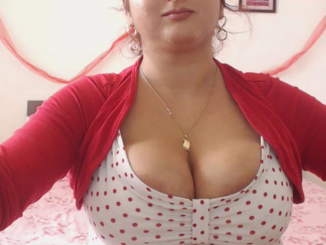 Live sex webcam photo for KinkyMyax #271067631