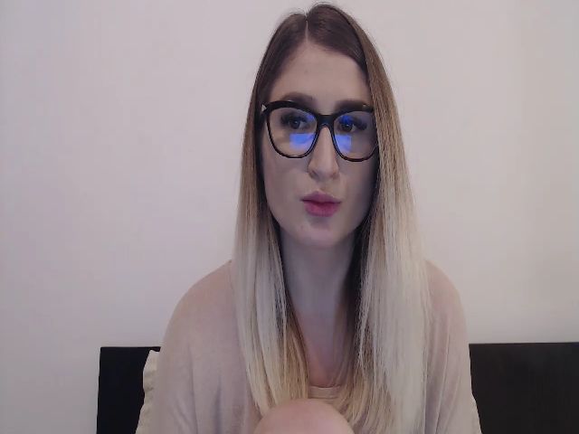 Live sex webcam photo for evellines91 #271069378