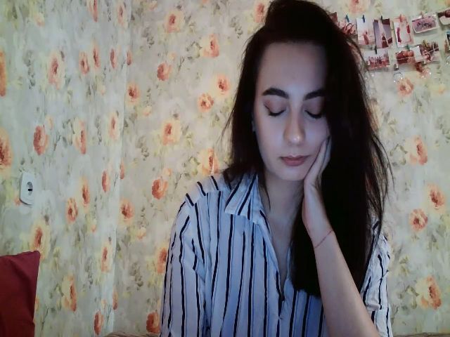 Live sex webcam photo for lolly_hollyy #271067413