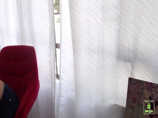 Live sex webcam photo for Lili_420_ #271074643