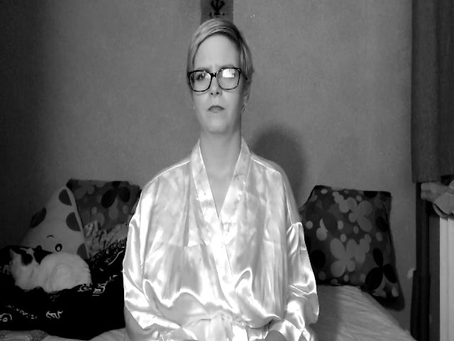 Live sex webcam photo for IamMiky #271075925