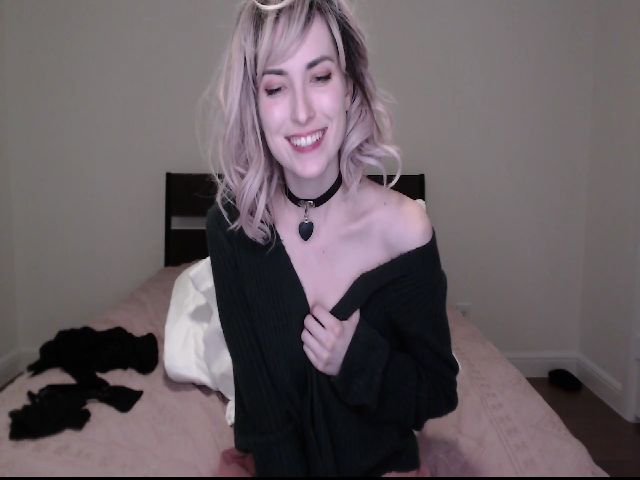 Live sex webcam photo for Lil_blueberry #271061899