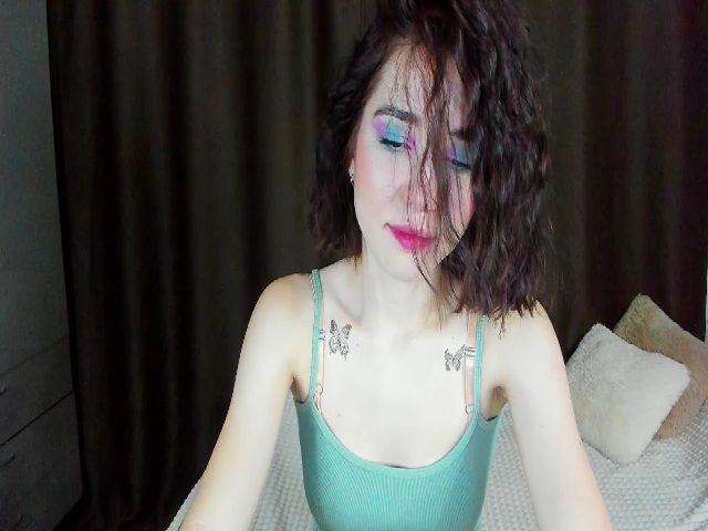 Live sex webcam photo for JenniferHardy #271062682