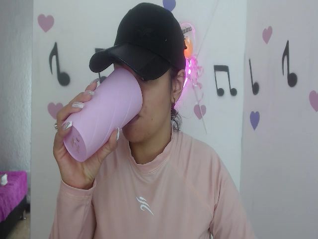 Live sex webcam photo for sweet__violet #271075633