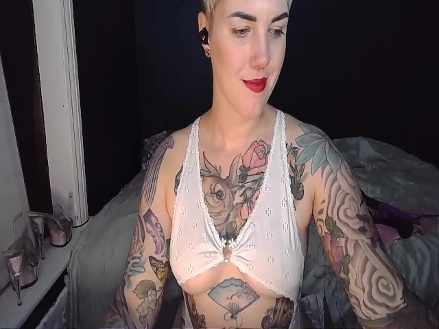 Live sex webcam photo for MissCharliex #271071750