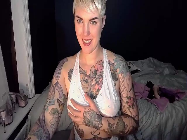 Live sex webcam photo for MissCharliex #271075206