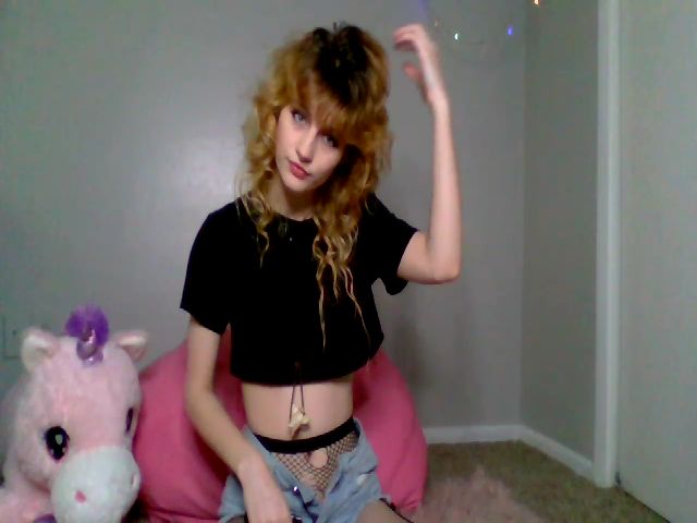 Live sex webcam photo for CherieHarlot #271062251