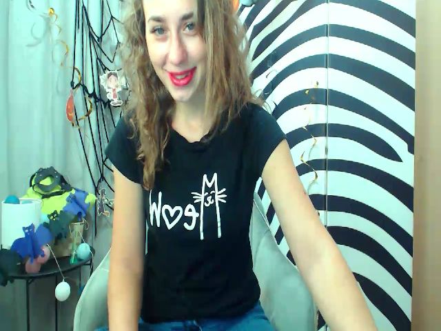 Live sex webcam photo for HeartGirl #271069377