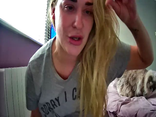 Live sex webcam photo for KhloeNxtDoor #271070965