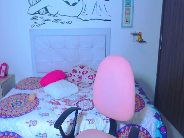 Live sex webcam photo for violeta09 #271061694