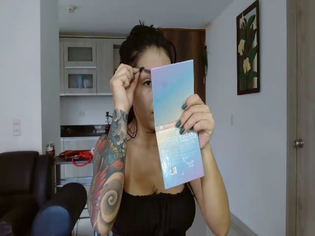 Live sex webcam photo for aleja_tatto #271071953