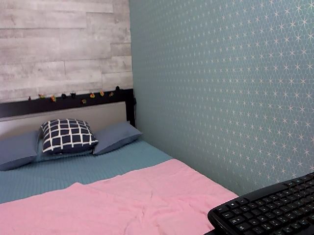 Live sex webcam photo for HugeBoobsErin #271065668