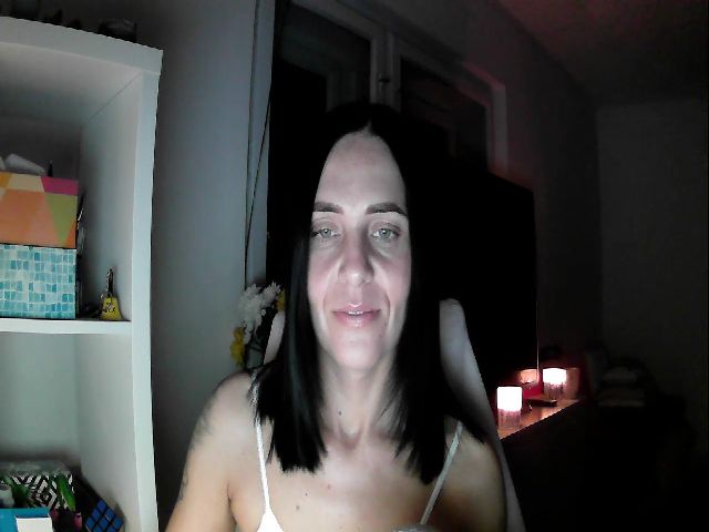 Live sex webcam photo for Beatrice_18 #271076388