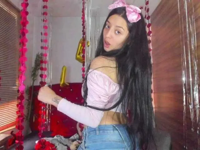 Live sex webcam photo for Colettelatina #271074004
