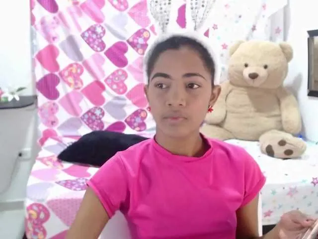 Live sex webcam photo for Anniemiss #271068686
