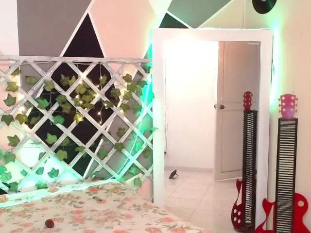 Live sex webcam photo for sofia-colins #271068718