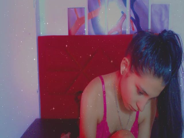 Live sex webcam photo for Emma_18x #271071852