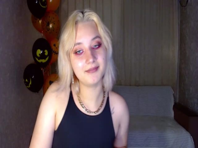 Live sex webcam photo for Star_Laura #271075434