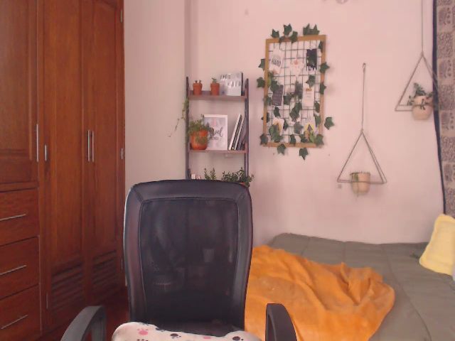 Live sex webcam photo for Ashsativaluv #271069638