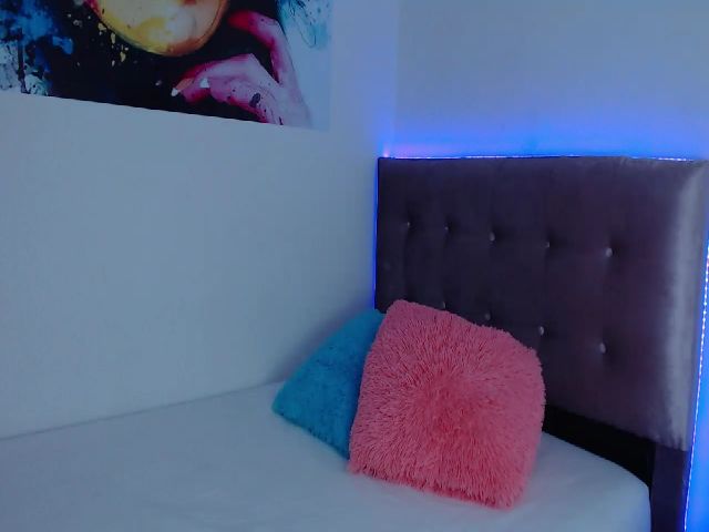 Live sex webcam photo for Aria_26 #271062253