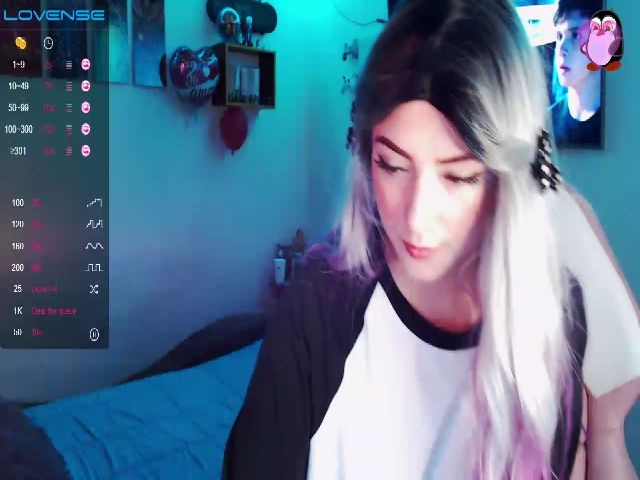 Live sex webcam photo for EmmaBlakee #271061340