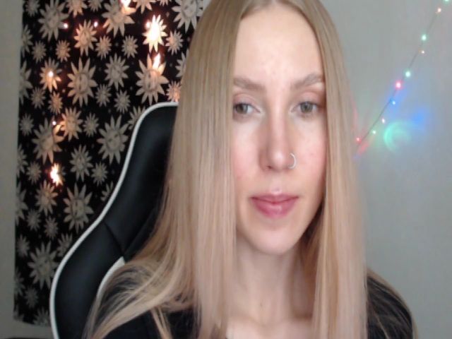 Live sex webcam photo for MagicElfie #271061325