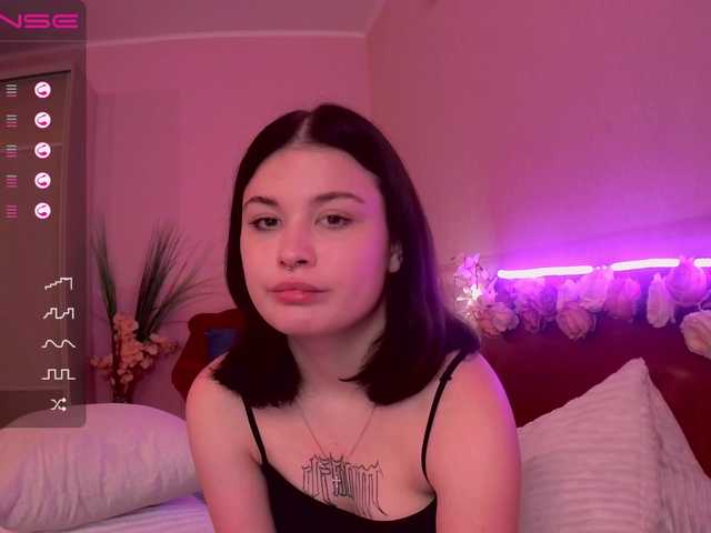 Live sex webcam photo for nikki-a #271073198