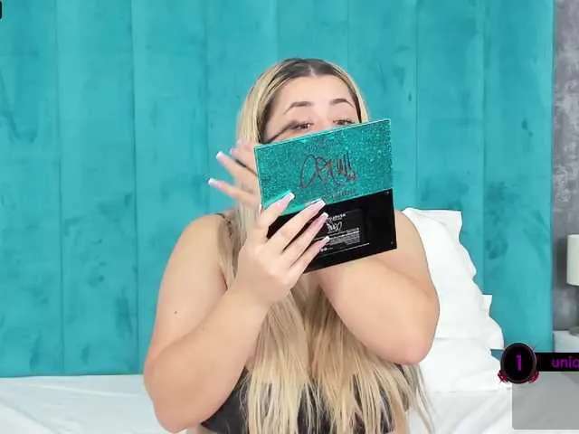 Live sex webcam photo for LarissRose #271064624