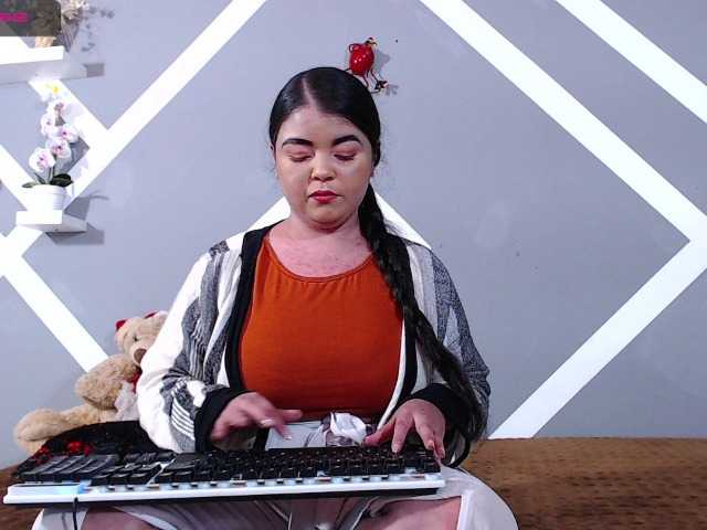 Live sex webcam photo for emma-lo #271068849