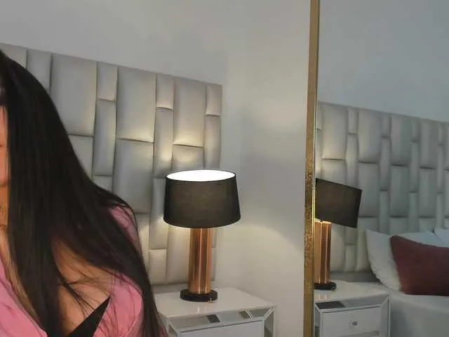 Live sex webcam photo for EmaSimon #271064464