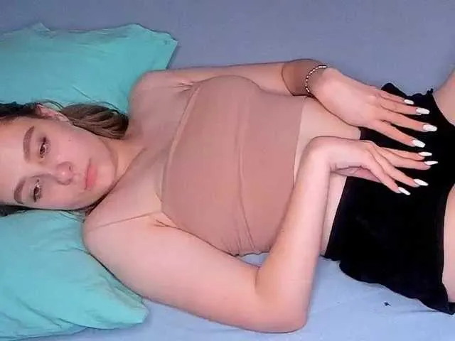 Live sex webcam photo for EvgeniaScott #271068695