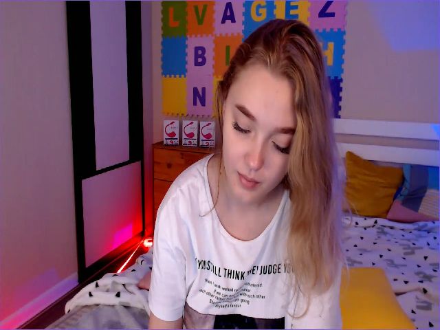 Live sex webcam photo for SweetmiMia #271066410