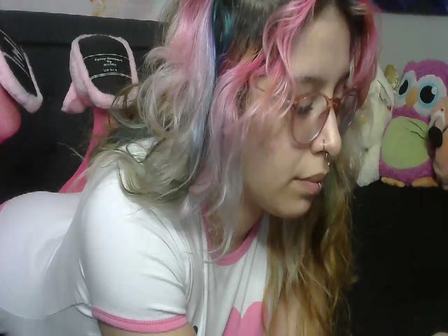 Live sex webcam photo for MonaFlowerz #271063449