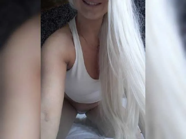 Live sex webcam photo for AlisaKisa555 #271082208