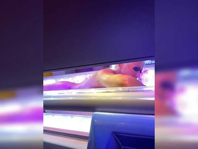 Live sex webcam photo for adrianna_fox #287953246