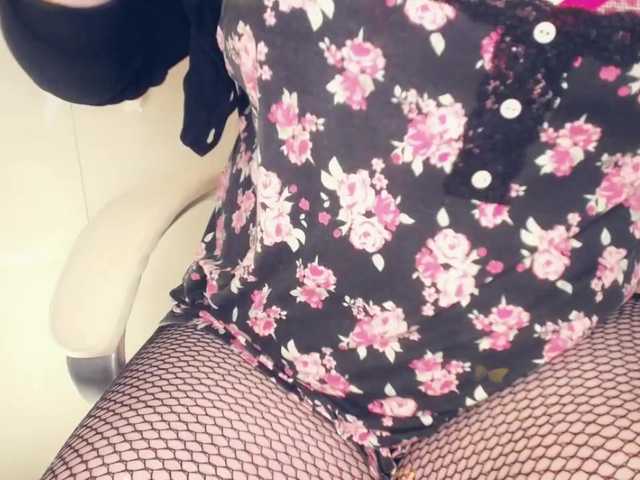 Live sex webcam photo for brunetochka77 #271077565